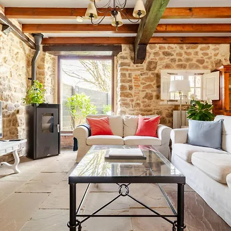 Casa De Al Lado En Villa *