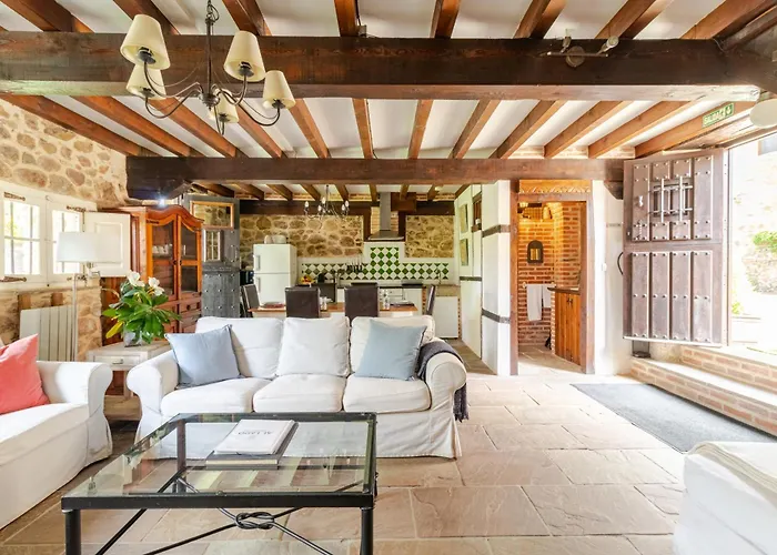 Casa De Al Lado En Villa Barcenaciones